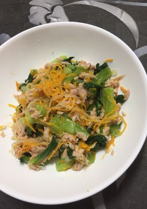 A picture of Tuna & Xiao Bai Chey Salad.