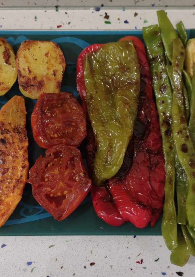Una foto de Parrilada de verduras con aceite de anís