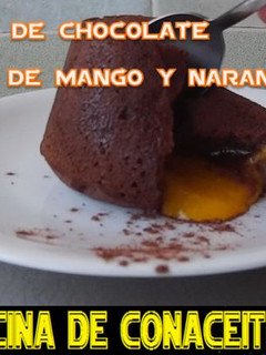 Una foto de Coulant de chocolate relleno de mango y naranja