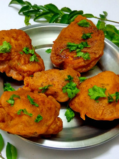 மொறு மொறு சிக்கன் பஜ்ஜி(chicken bajji recipe in tamil) செய்முறை முக்கிய புகைப்படம்
