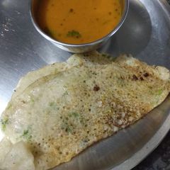 A picture of Semolina dosa with Sambhar.