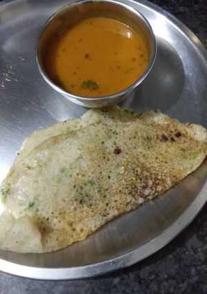 A picture of Semolina dosa with Sambhar.
