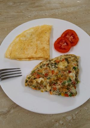 A picture of Plain and Spanish omelette.