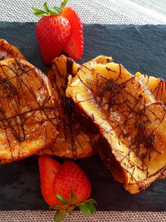 Foto principal de Torrijas de leche🥛, azúcar quemada y chocolate🍫al horno