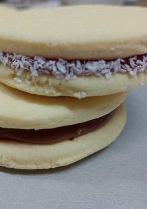 Una foto de Alfajores De Maicena Y Harina Leudante