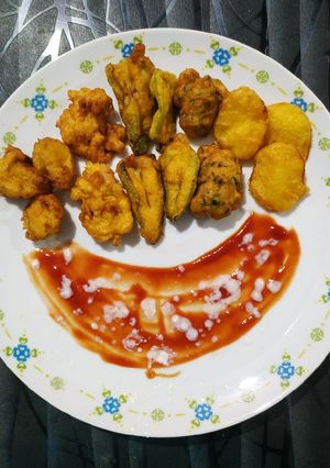 मिक्स पकौड़े (Mixed Pakode Recipe in Hindi) रेसिपी मुख्य फोटो