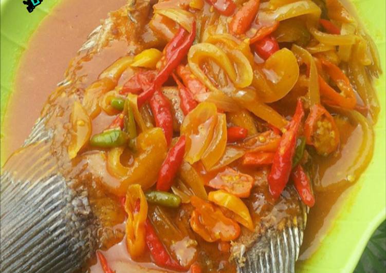 Bahan-bahan Ikan Gurame Saos Padang 🐟🌶😋 yang nikmat dan Mudah Dibuat