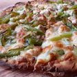 Pizza de salmón y pimiento verde
