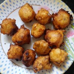 A picture of Urud Dhal Vada.