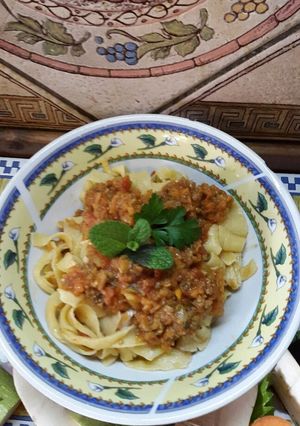 Foto di Fettuccine fatte in casa di semola di grano duro con ragu' di verdure