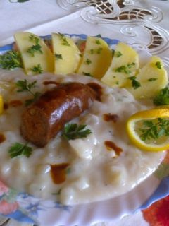 Karalábéfőzelék vörösboron sült füstöletlen kolbásszal recept fotója