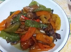 Foto principal de Níscalos con pimientos fritos y ajo machacado