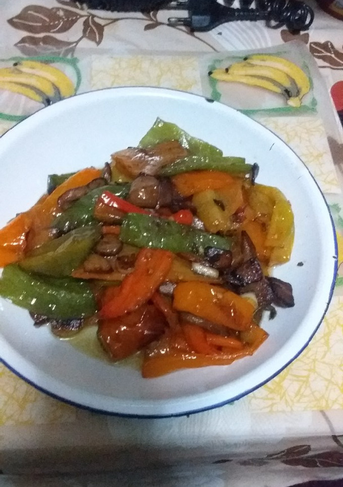 Una foto de Níscalos con pimientos fritos y ajo machacado