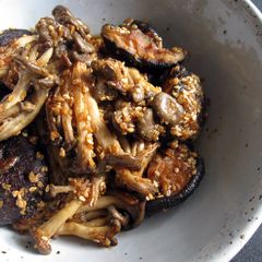 A picture of ‘Goma-ae’ Mushrooms.