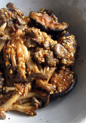 A picture of ‘Goma-ae’ Mushrooms.