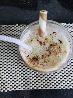 કોલ્ડ કોફી(Cold Coffee Recipe in Gujarati) રેસીપી મુખ્ય ફોટો