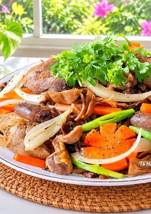 Hình của món MIẾN xào lòng gà.