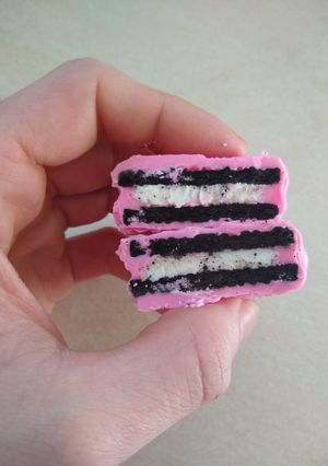 Una foto de Oreos con chocolate