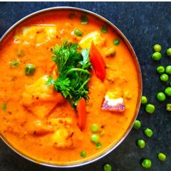 A picture of Mutter paneer masala.
