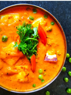 A picture of Mutter paneer masala.