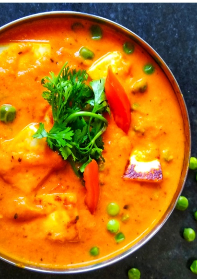 A picture of Mutter paneer masala.