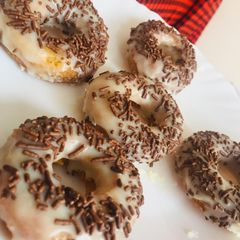A picture of Wheat flour donuts.