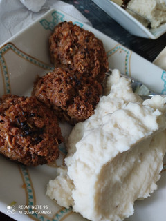 Una foto de Kibe al horno con puré (🌱) (vegano)