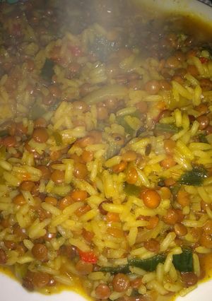 Una foto de Arroz tostado con lentejas😜