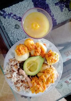 Una foto de Pollo sudado con guiso criollo