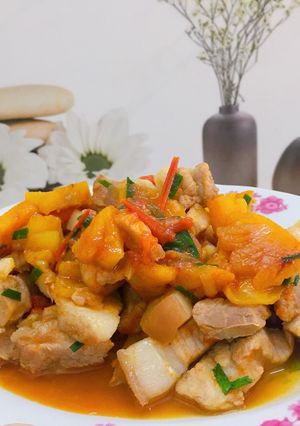Hình của món Thịt lợn xào dứa.