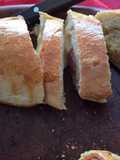 Pan de cerveza relleno con salchicha y queso
