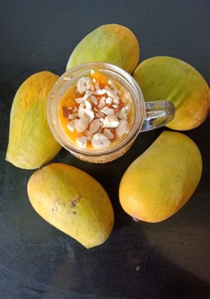 મેંગો મિલ્કશેક (Mango MilkShake Recipe in Gujarati) રેસીપી મુખ્ય ફોટો