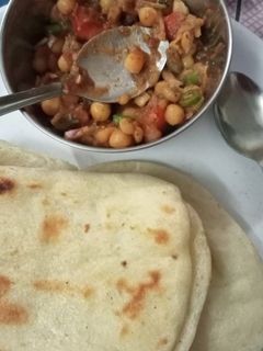 छोले कुलचे(chole kulche recipe in hindi) रेसिपी मुख्य फोटो