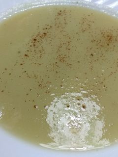 Una foto de Crema de calabacín y manzana