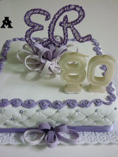 Una foto de Torta cumpleaños de 80 para mujer