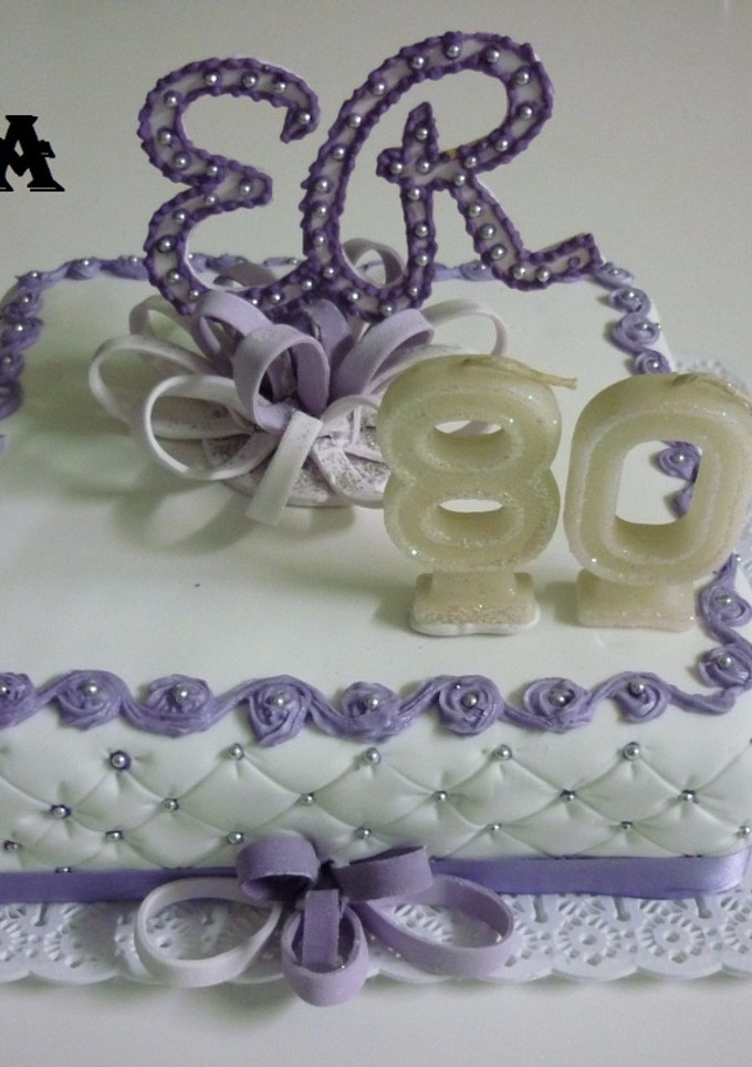 Una foto de Torta cumpleaños de 80 para mujer