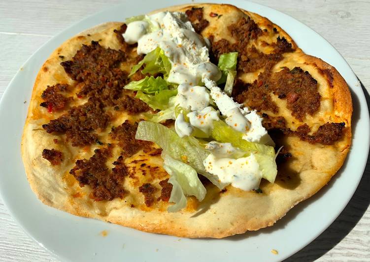 Lahmacun / türkische Pizza