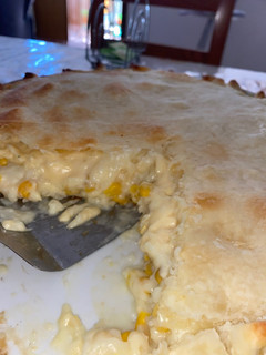 Una foto de Tarta de Choclo, Salsa Blanca y Queso Cremoso fácil
