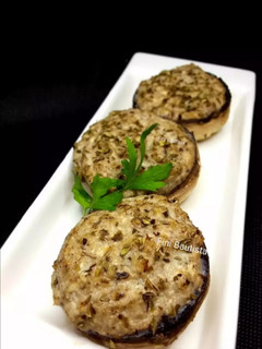 Una foto de Champiñones rellenos de queso fresco y fiambre de pavo