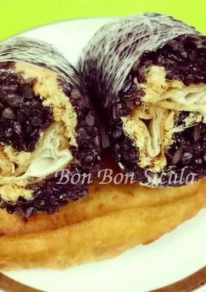 Hình của món Xôi Nếp Than cuộn Quẩy Chà Bông.