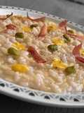 Risotto Pecorino Romano, fave, crema alla curcuma e pancetta croccante 🧀🥓