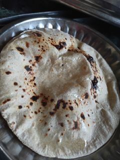 अजवाइन की रोटी (Ajwain ki roti recipe in Hindi) रेसिपी मुख्य फोटो
