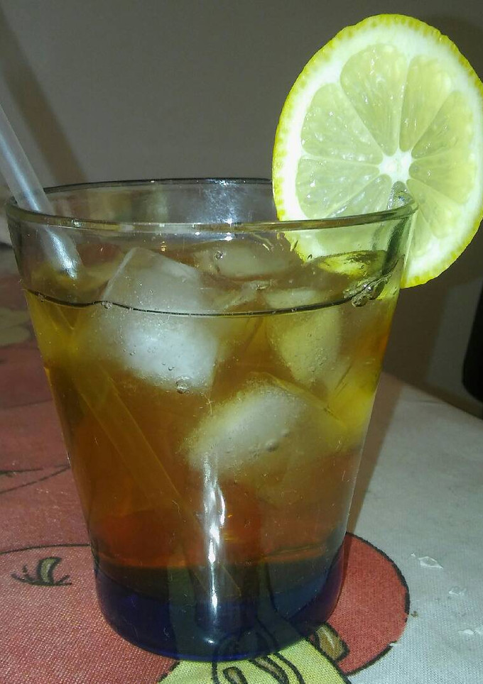 Una foto de Té helado con limón