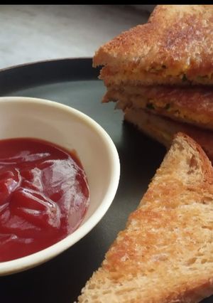 A picture of Paneer aloo masala toast sandwich.
