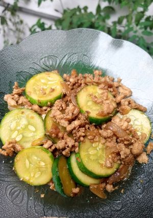 Foto resep Oyi Namul/Timun Cha Daging