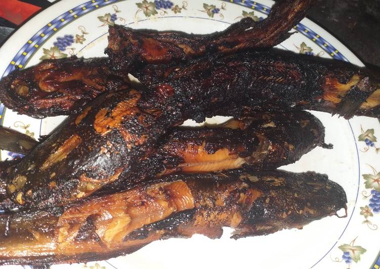 Bagaimana Membuat Lele Bakar Pura-Pura yang Lezat