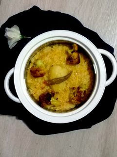 ফুলকপি ও আলু দিয়ে নিরামিষ খিচুড়ি (phulkopi alu niramish khichuri recipe in bengali) রেসিপির প্রধান ছবি