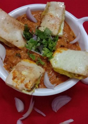 A picture of Stuffed Paneer Tikka Masala.