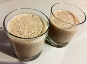 Una foto de Licuado de plátano y dátil