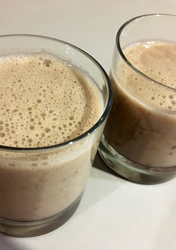 Una foto de Licuado de plátano y dátil